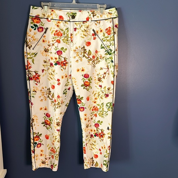 Disney's Alice in Wonderland capris, floral, faux zip pockets, deep bronze trim - Picture 1 of 10